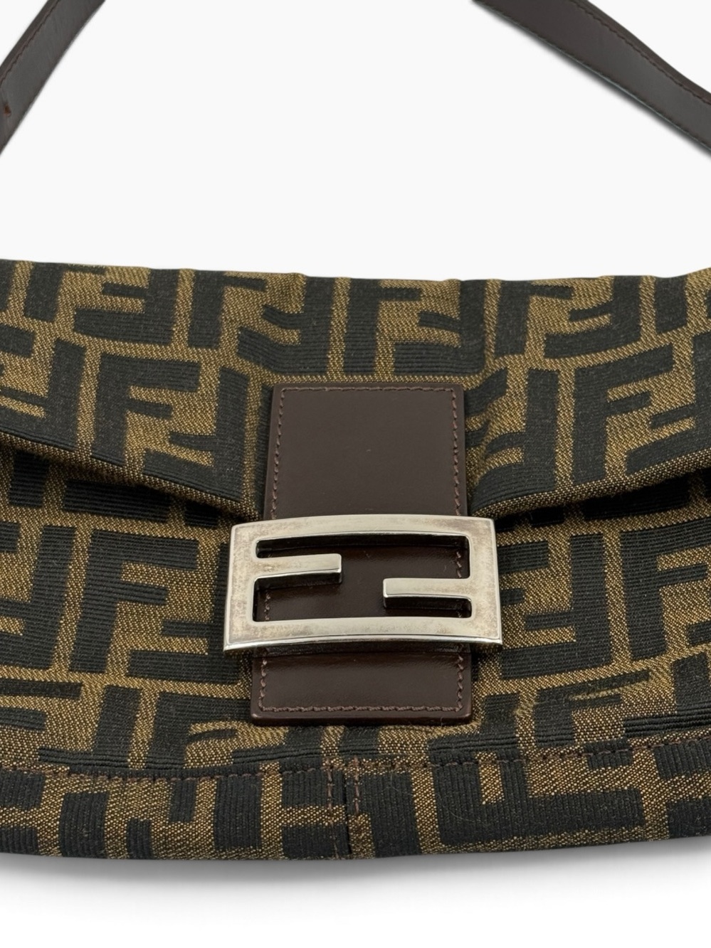 Auth FENDI ZUCCA BAGUETTE shoulder Bag Brown Monogram Canvas vintage LIKE NEW - Picture 4 of 16